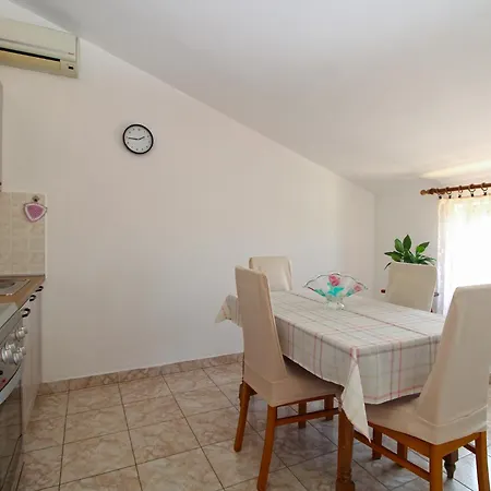 Apartment Andela 250 *