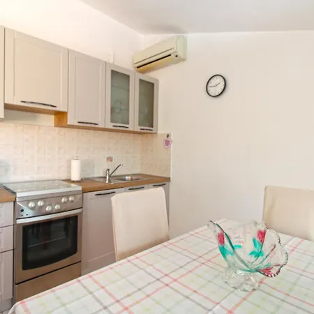 Apartment Apartment Andela 250 Fazana